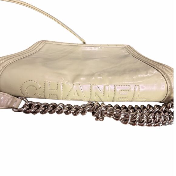 Chanel Pearl Iridescent Glazed Patent Leather Large Reverso Boy Flap Bag - Picture 13 of 16